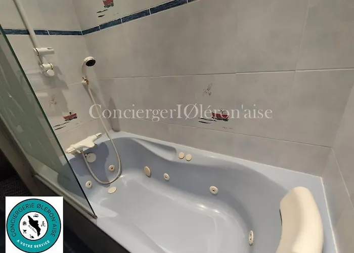 Grande Avec Piscine Pres Du Phare